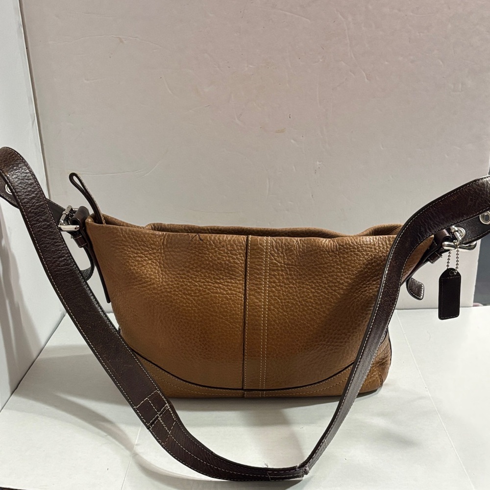 Coach Brown pebbled, Leather Shoulder Bag Vintage DO 782-F10942 small ink mark